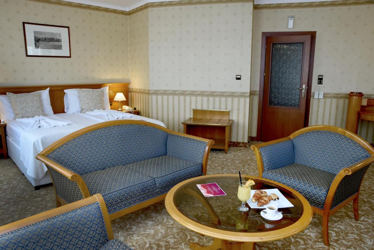 Hotel Downtown - Location In The Heart Of 4*