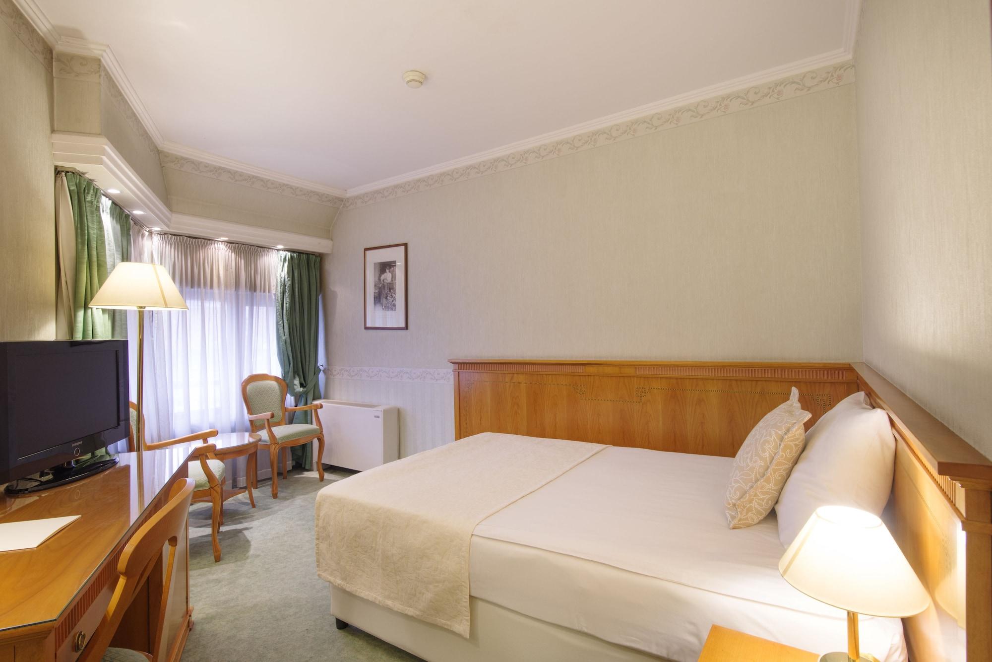 Downtown - Location In The Heart Of Hotel 4*