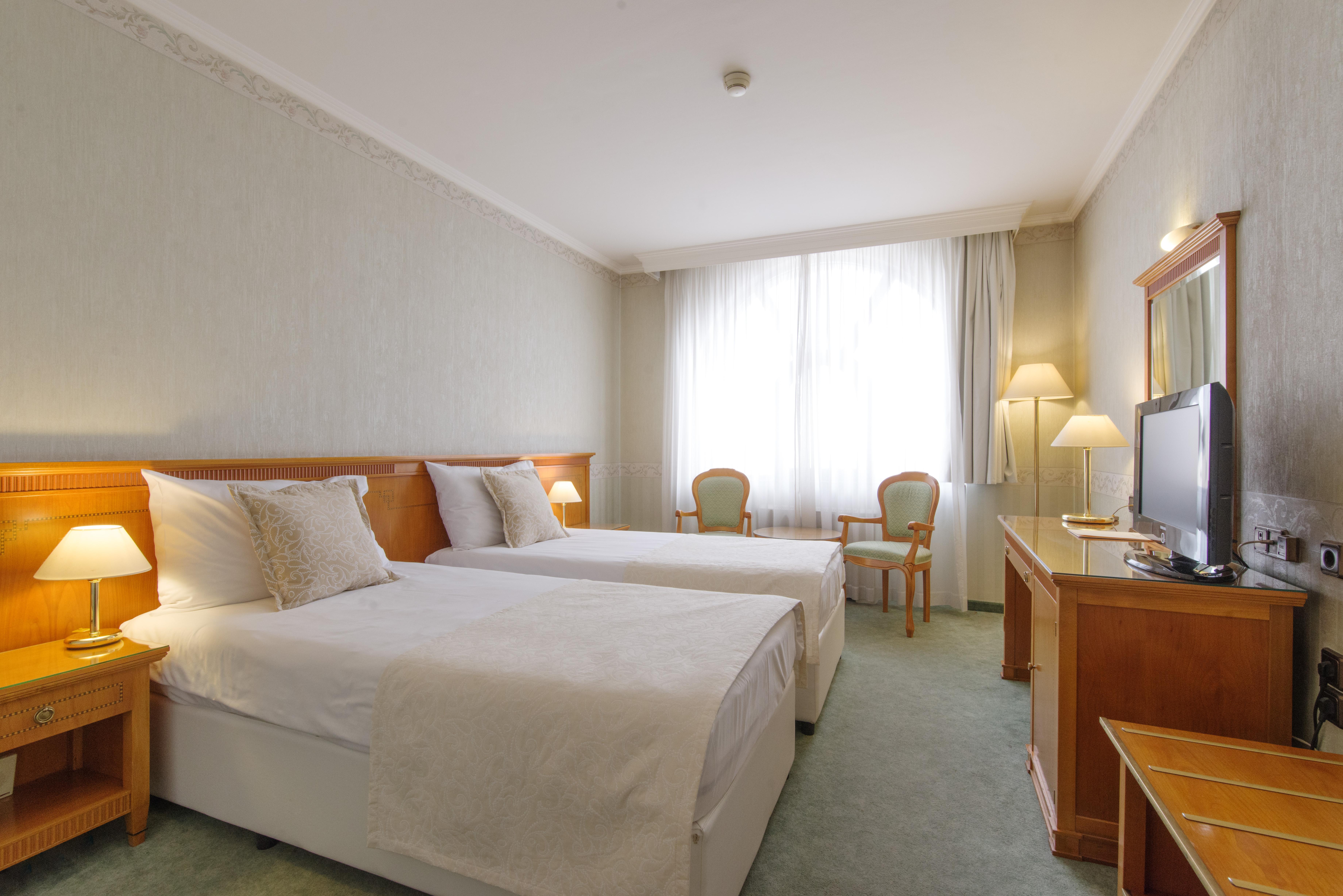 Hotel Downtown - Location In The Heart Of 4*