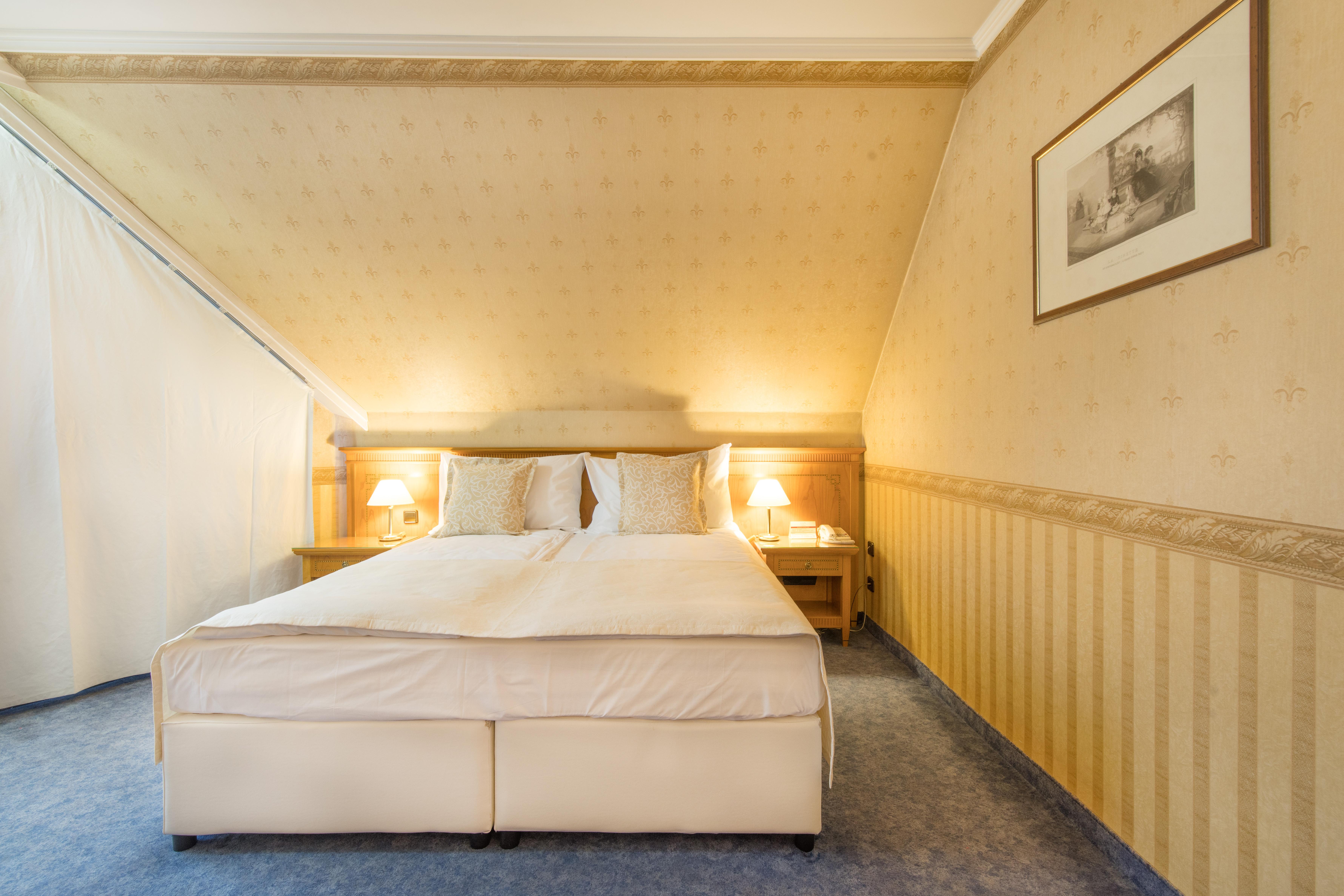 Hotel Downtown - Location In The Heart Of 4*