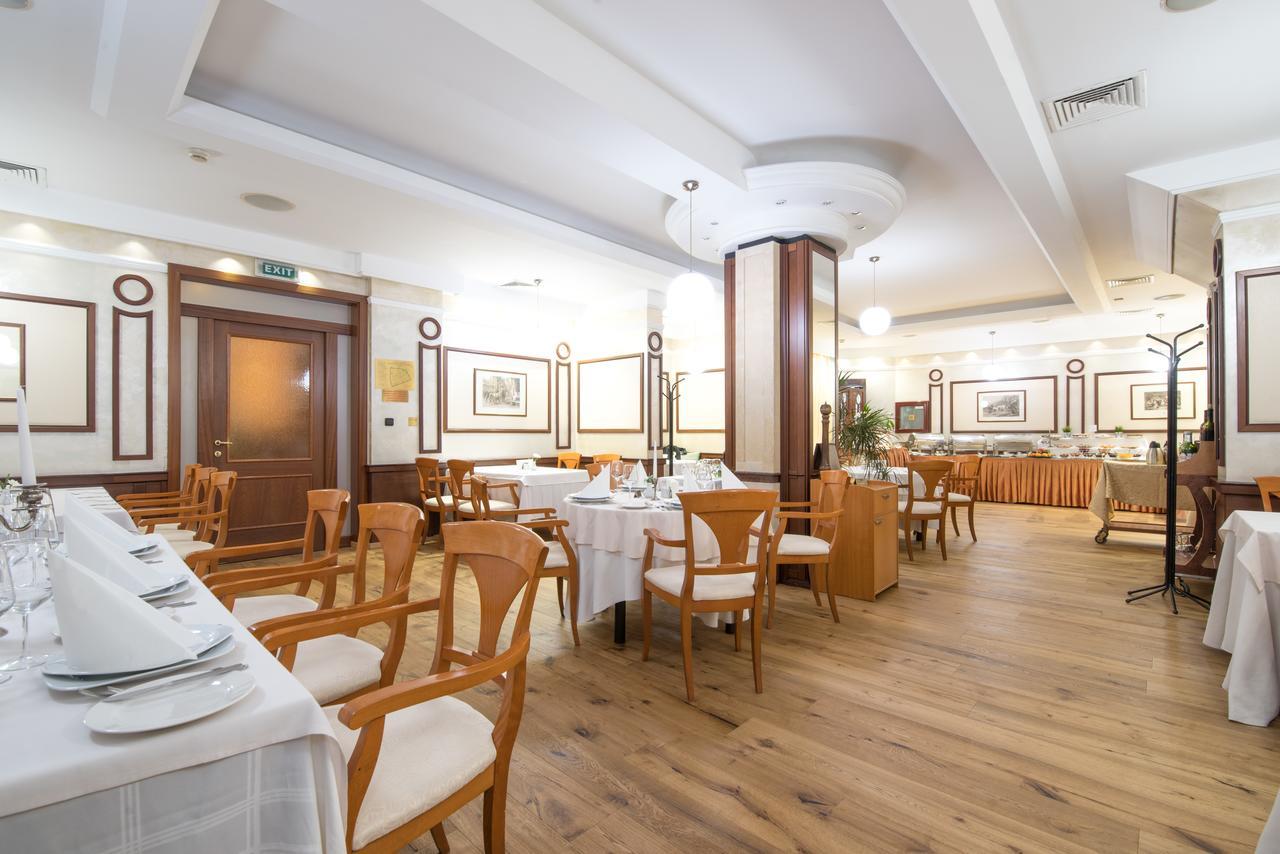 Hotel Downtown - Location In The Heart Of 4*