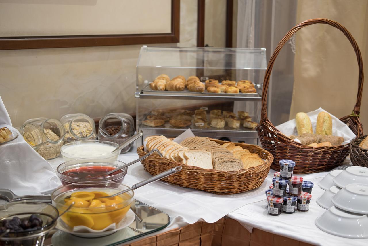 Hotel Downtown - Location In The Heart Of 4*