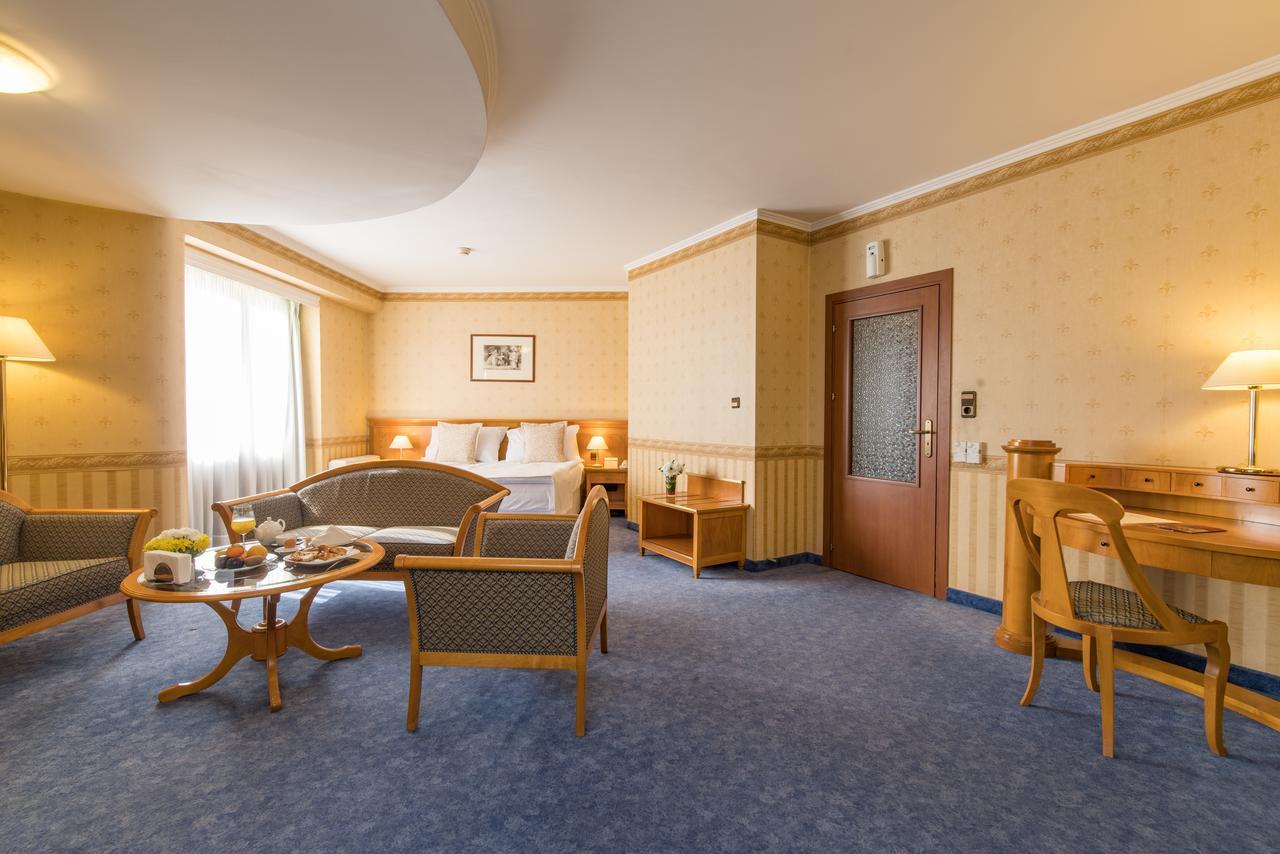 Hotel Downtown - Location In The Heart Of 4*