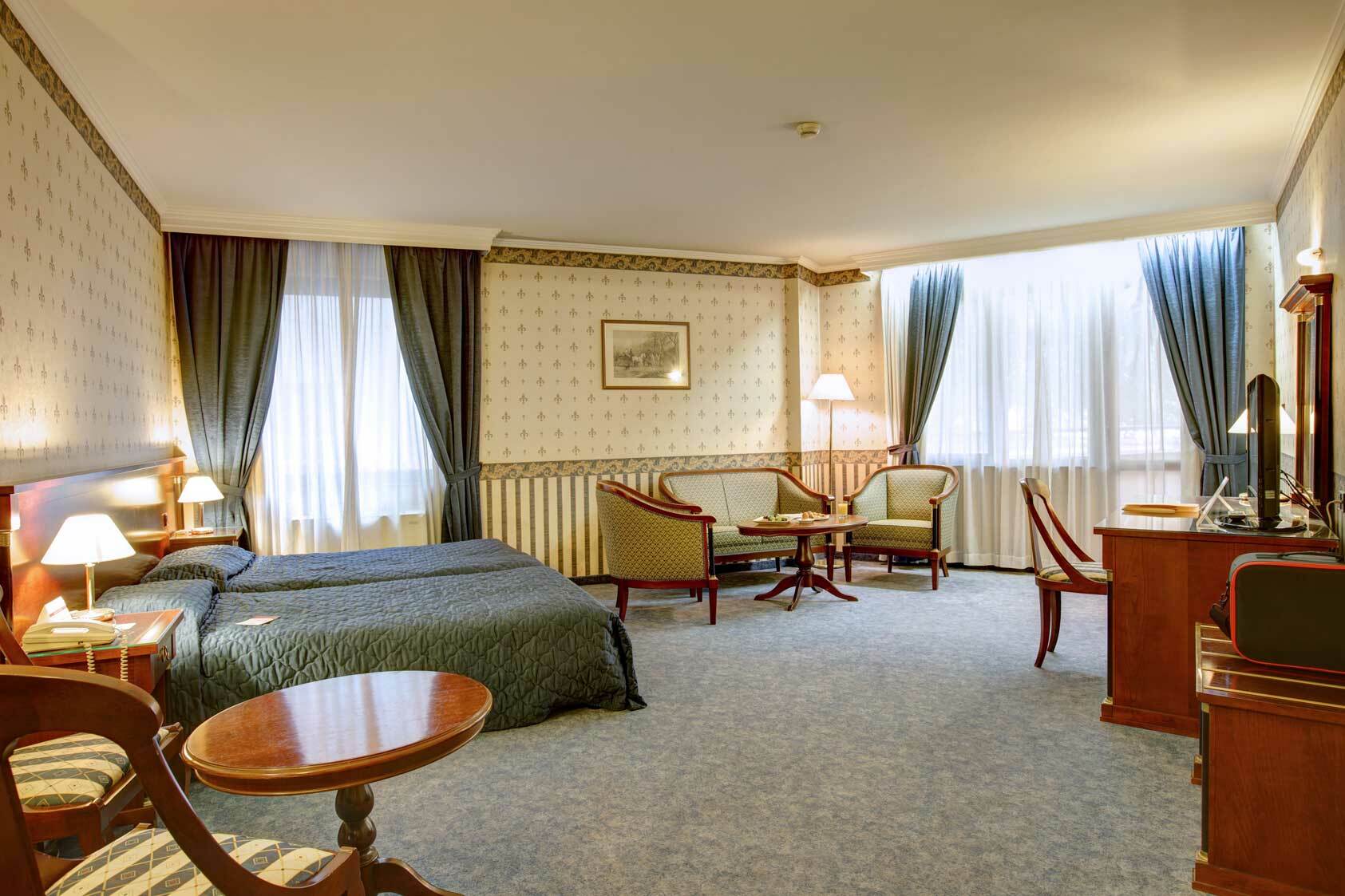 Hotel Downtown - Location In The Heart Of 4*